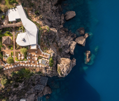 Antalya Lara Otel'in yüksekten çekilmiş etkileyici drone görüntüsü.